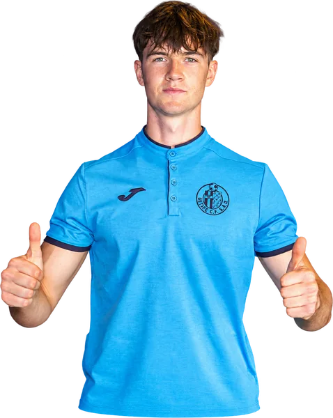 Ivan Surkov con el polo del Getafe CF