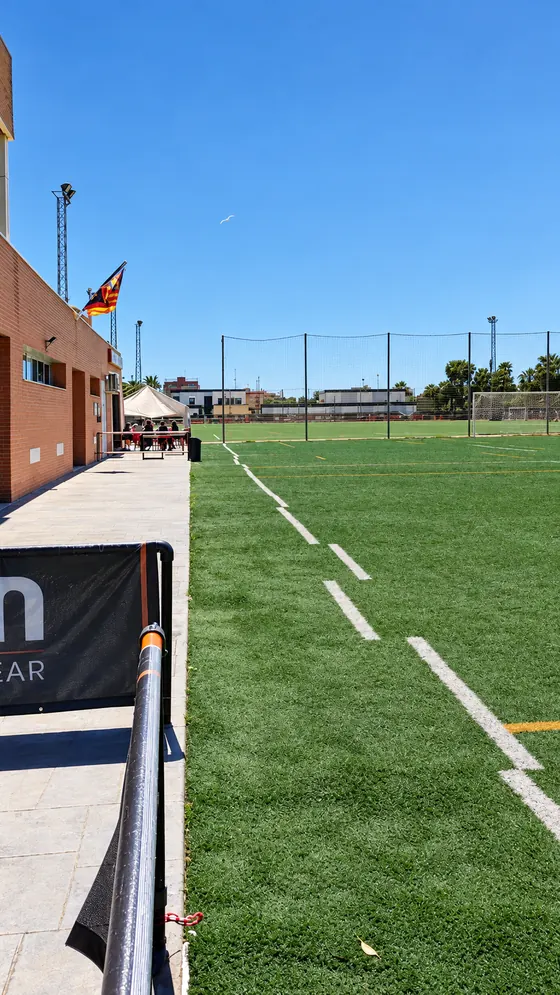 Walkway alongside the pitch, with the flag of the Valencian Community behind