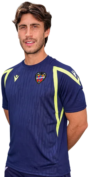 Andrea, entrenador del área internacional del Levante UD, con la ropa de entrenamiento del club