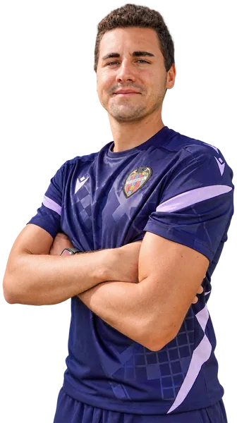 Marcos Ferrando, entrenador del área internacional del Levante UD, con la ropa de entrenamiento del club