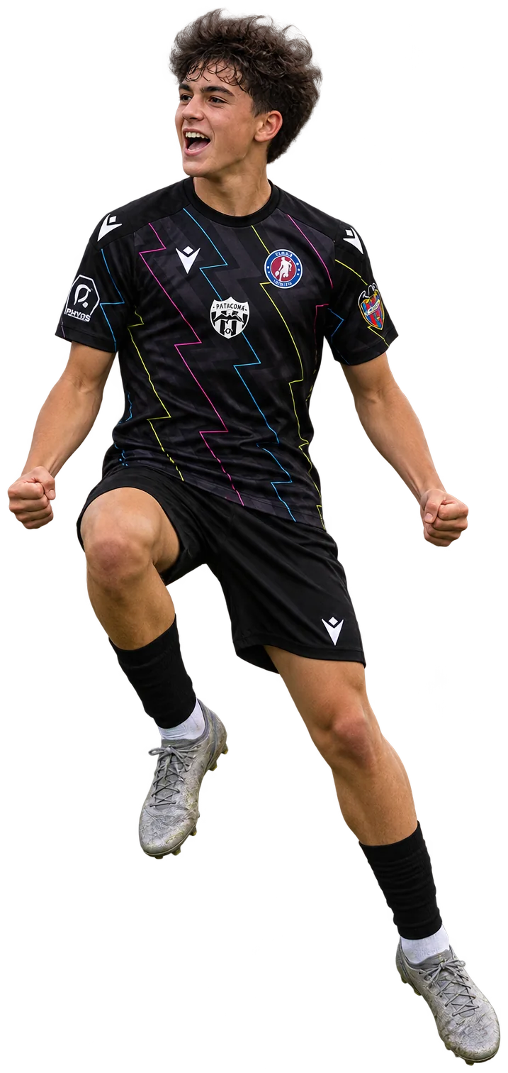 Jugador con la equipación de Global Football Total celebra con los puños cerrados